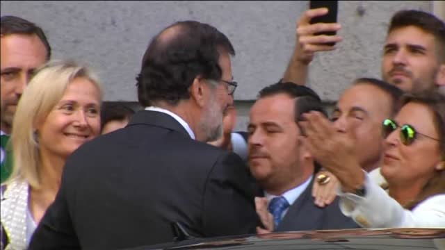 Mariano Rajoy abandona el Congreso entre aplausos