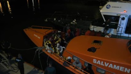 Salvamento Marítimo ha rescatado a 58 personas de una patera y han sido trasladados al puerto de Barbate (Cádiz)