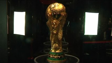 Los aficionados ya pueden fotografiarse con la Copa del Mundial en San Petersburgo