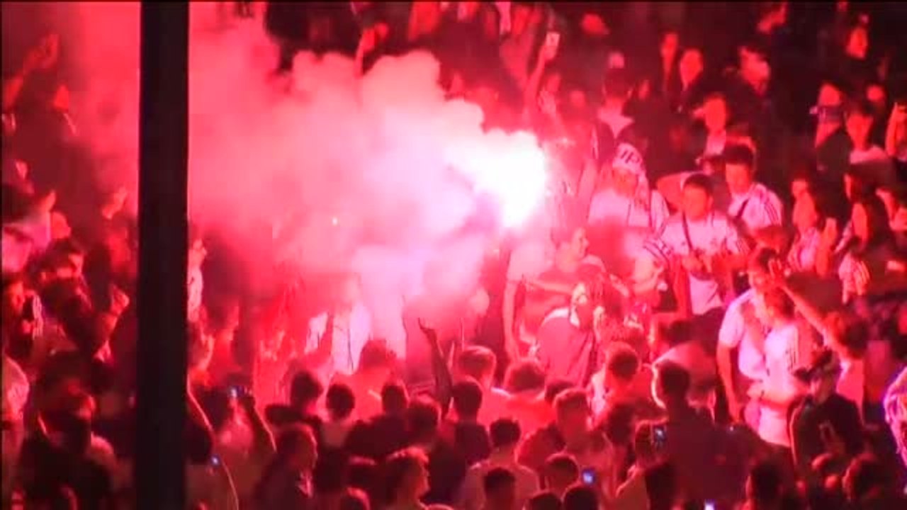 Euforia madridista en Cibeles tras la victoria...