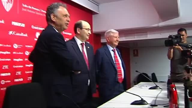Joaquín Caparrós, presentado como nuevo director de Fútbol