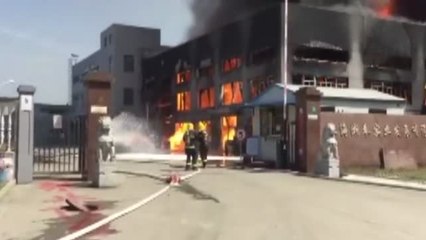 Una gran explosión devasta una fábrica de disolventes en China