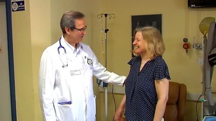 Un casco evita la caída del pelo durante la quimioterapia