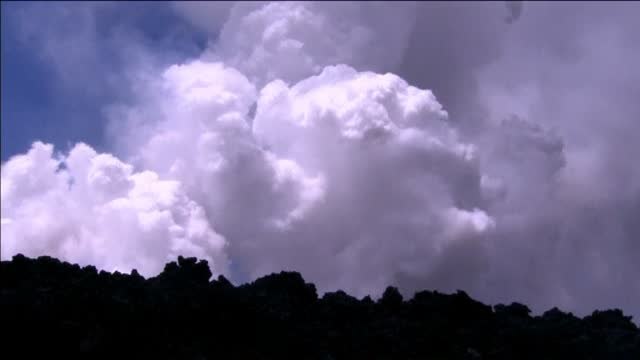 Las erupciones del volcán Kilauea (Hawai) se intensifican y se ha activado en nivel máximo de alerta