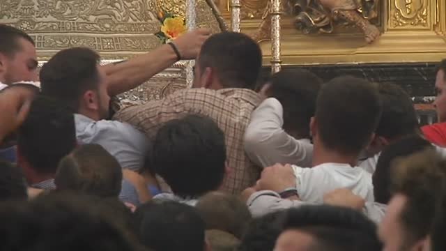 La Virgen del Rocío ya desfila por las 121 hermandades del camino