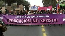 Universitarias chilenas desnudan sus torsos para exigir el fin de los abusos sexuales en los campus