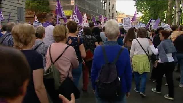 Miles de mujeres se manifiestan para reclamar al Gobierno los 200 millones que prometió para luchar contra la violencia de género