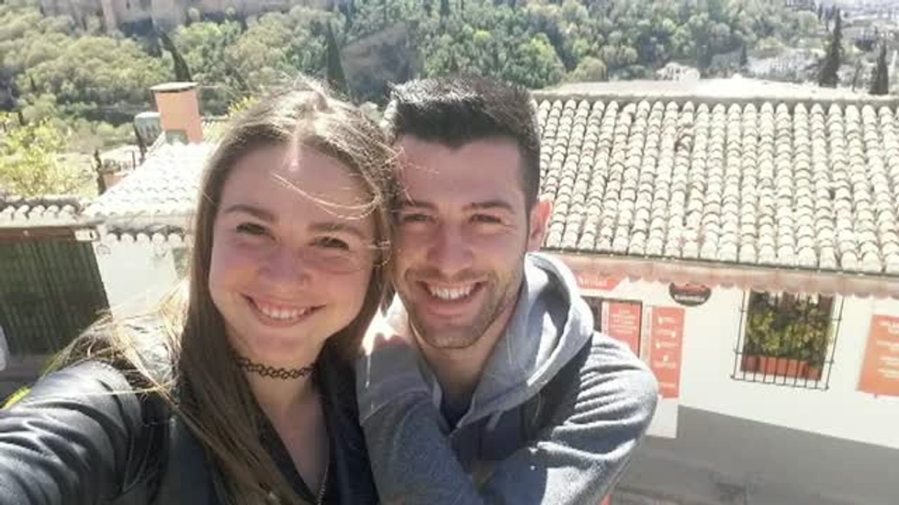 Las amigas de la joven de Granada asesinada en la galería de tiro aseguran que le pidieron a Mar que denunciara a su novio
