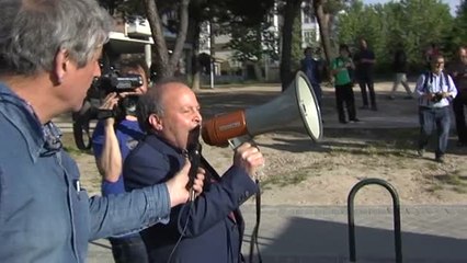 下载视频: Los vecinos del Wanda salen a la calle para protestar