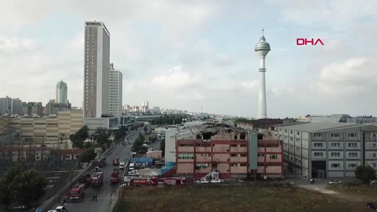 İSTANBUL- BÜYÜKÇEKMECE'DE YANAN FABRİKANIN HAVADAN GÖRÜNTÜSÜ
