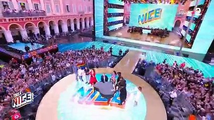 Regardez tous les artistes de la Fête de la musique de France 2 réunis pour chanter surtout danser ensemble avant le début de l'émission