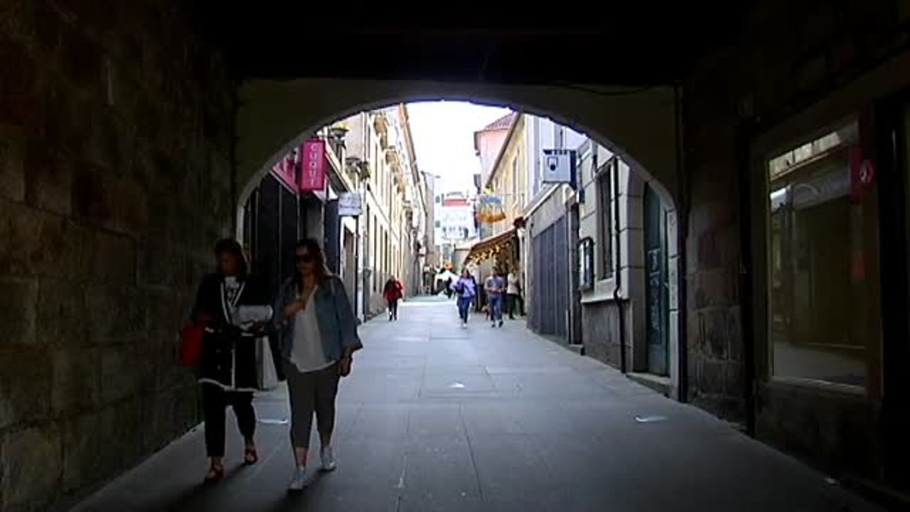 Pontevedra declara la guerra a las terrazas de los bares mal instaladas