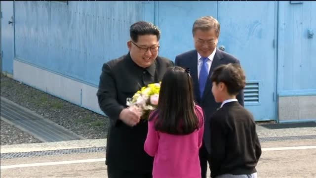 Kim Jong Un cruza la frontera para la histórica cumbre de las dos Coreas
