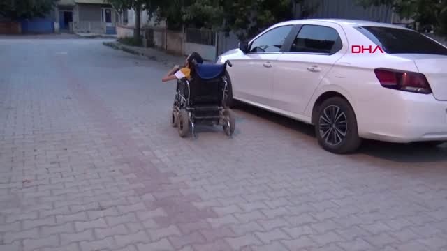 AFYONKARAHİSAR Okul birincisi bedensel engelli Abdullah'ın hedefi bilgisayar mühendisliği