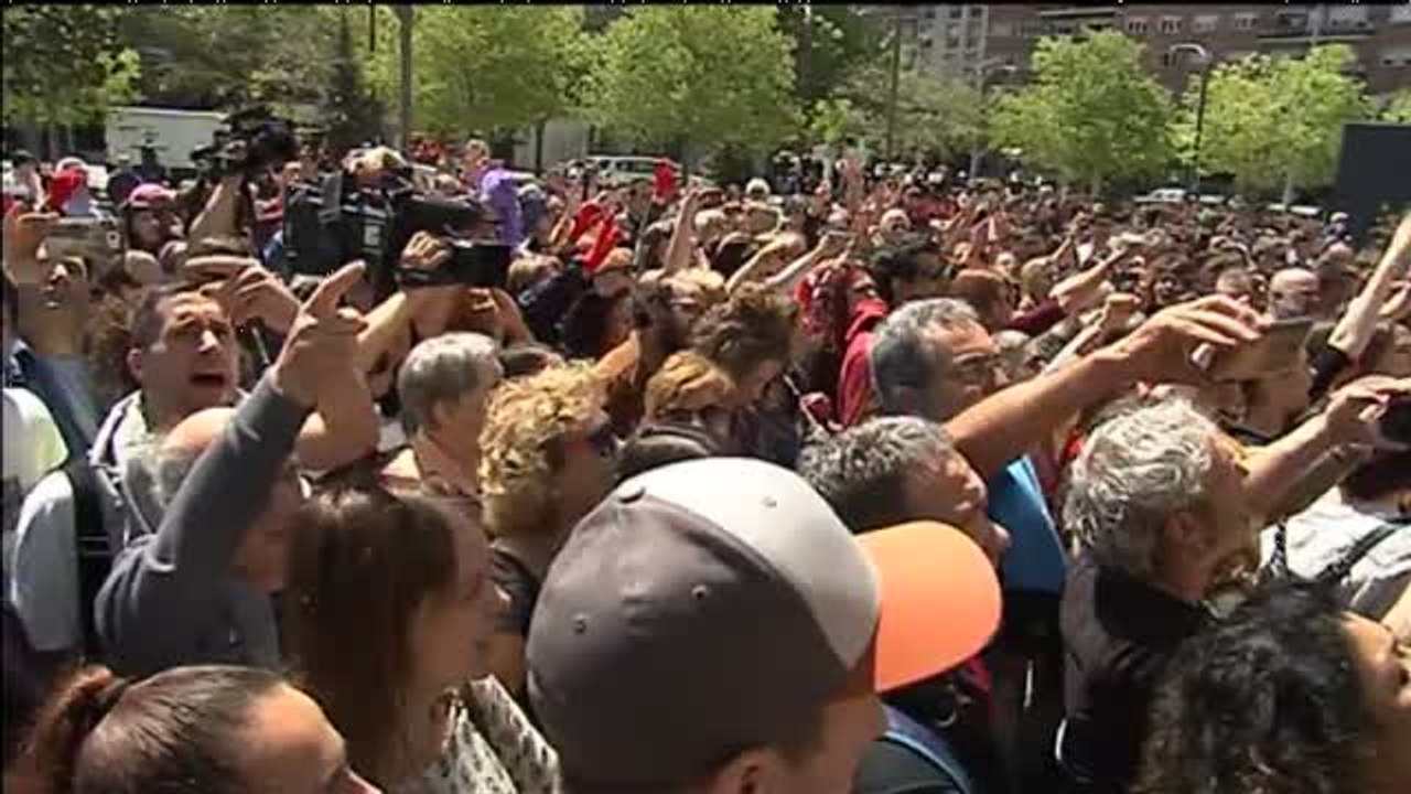 Indignación popular por la sentencia de 'La Manada': "¡Esta justicia es una mierda!"