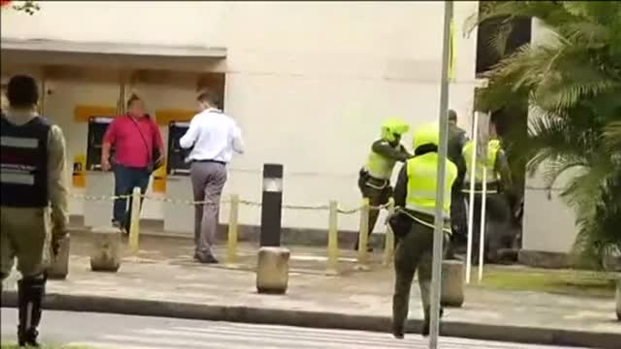 Disparan y detienen al atracador de un banco en Cali, Colombia