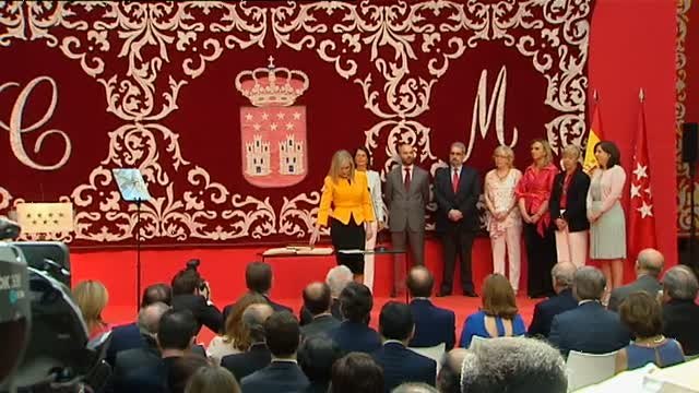 Crema bajo las alfombras