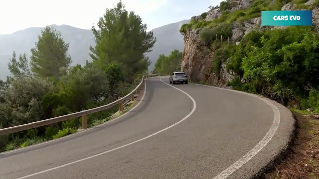 2019 Silver Porsche Macan S - Sports Car