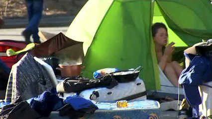 El Ayuntamiento de Barcelona desaloja la Plaza de Cataluña de cara a Sant Jordi