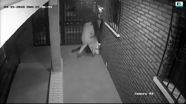 La policía busca al autor de la paliza brutal a una mujer en Algeciras para robarle el bolso