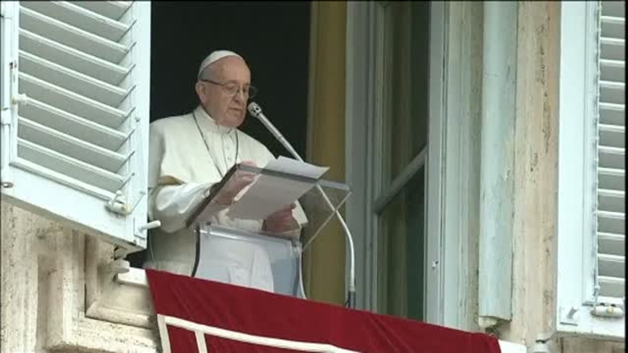 El papa muestra su preocupación por los bombard...