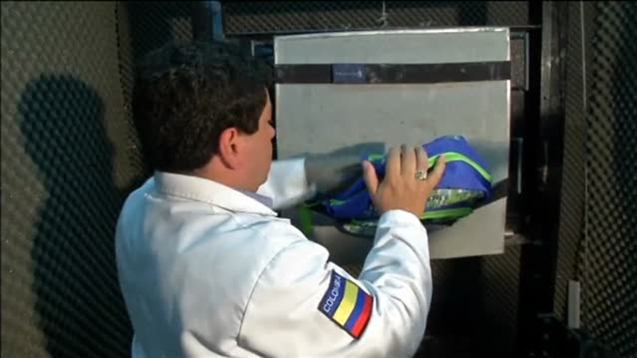 Mochilas escolares antibalas fabricadas en Colombia y vendidas en EEUU para usar en colegios e institutos