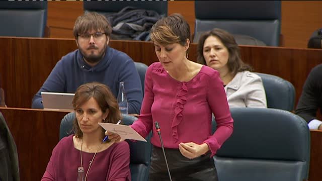 Cifuentes recuerda a Podemos que su futuro candidato a la CAM esté inhabilitado por una universidad