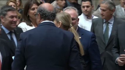 Cristina Cifuentes reaparece públicamente para recibir la Cruz de la Dignidad de la AVT