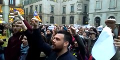 Manifestació a favor dels CDR a la Plaça de Sant Jaume de Barcelona