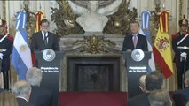 Rajoy y Macri bromean sobre el partido de fútbol que enfrentó a ambos países