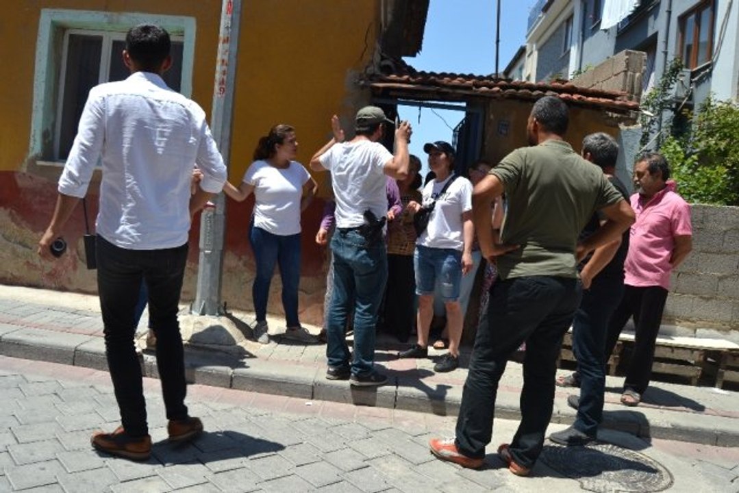 Sokaktaki çocukların oyununa kızan mahalle magandası ortalığı birbirine kattı