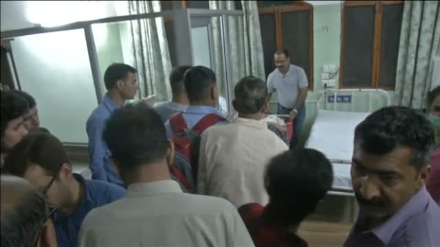 Al menos 27 niños fallecidos tras caer su autobús escolar por un barranco en la India