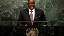 Video: Malawi president heckled in parliament