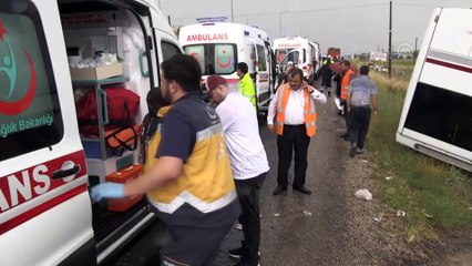 Tur midibüsü ile otomobil çarpıştı: 27 yaralı - NEVŞEHİR