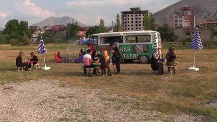 Kuzenler gurbetten dönüp Elbistan'da köftecilik yapıyor