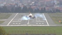Las fuertes rachas de viento complican los desplazamientos aéreos desde el aeropuerto de Bilbao