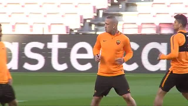 La Roma entrena en el Camp Nou