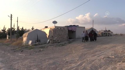 Engelli eşi ve çocuklarına adeta gözü gibi bakıyor