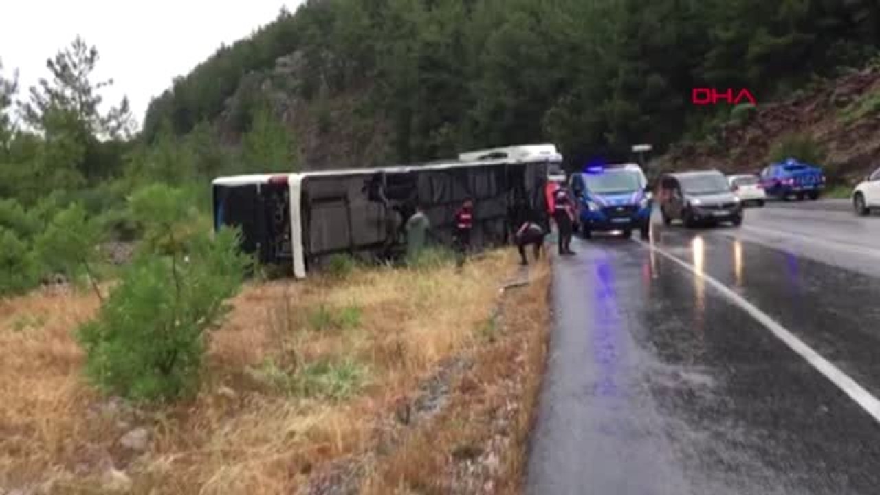 ANTALYA Akseki'de yolcu otobüsü devrildi 25 yaralı