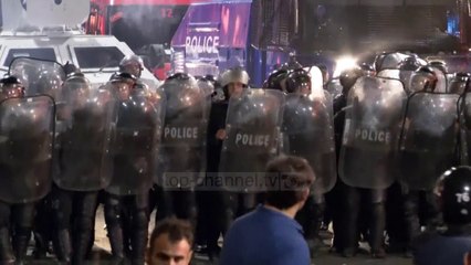 Protesta në Gjeorgji, qindra të plagosur - Top Channel Albania - News - Lajme