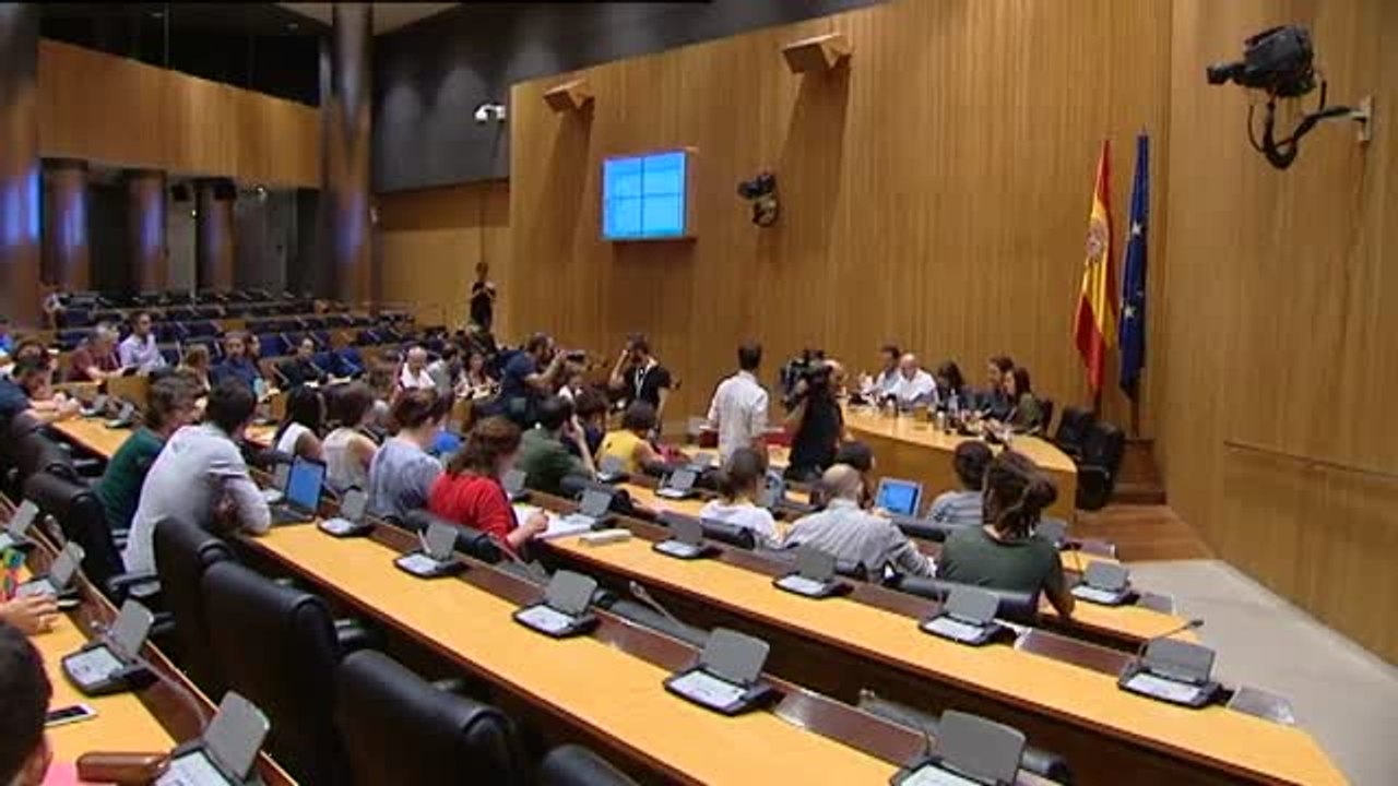 El líder de Podemos Pablo Iglesias y su pareja Irene Montero serán padres de mellizos