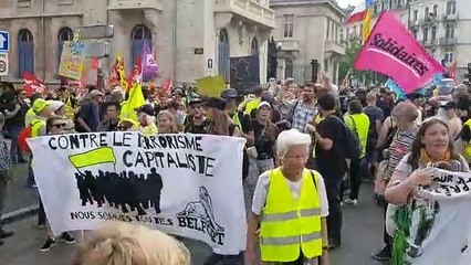 Les gilets jaunes restent mobilisés place de la République