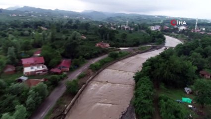 Terme'de taşan dereler ovaları su altında bıraktı