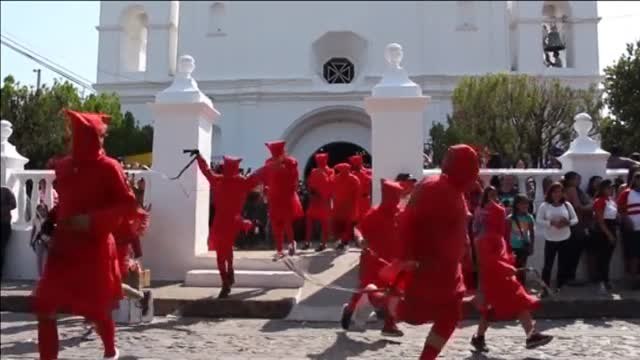 La localidad salvadoreña de Texistepeque celebra la fiesta santa de los talcigüines