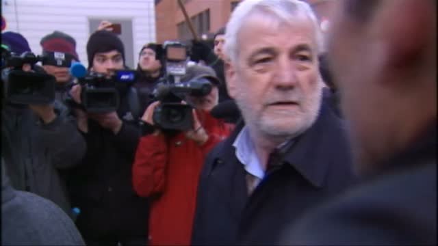 Gritos de ¡Puigdemont, no estás solo! frente a la prisión de Neumünster