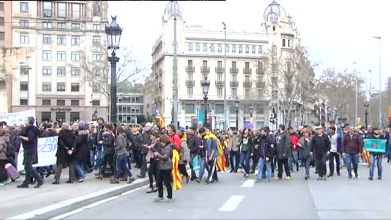 Movilizaciones masivas en Cataluña en protesta por el arresto de Puigdemont