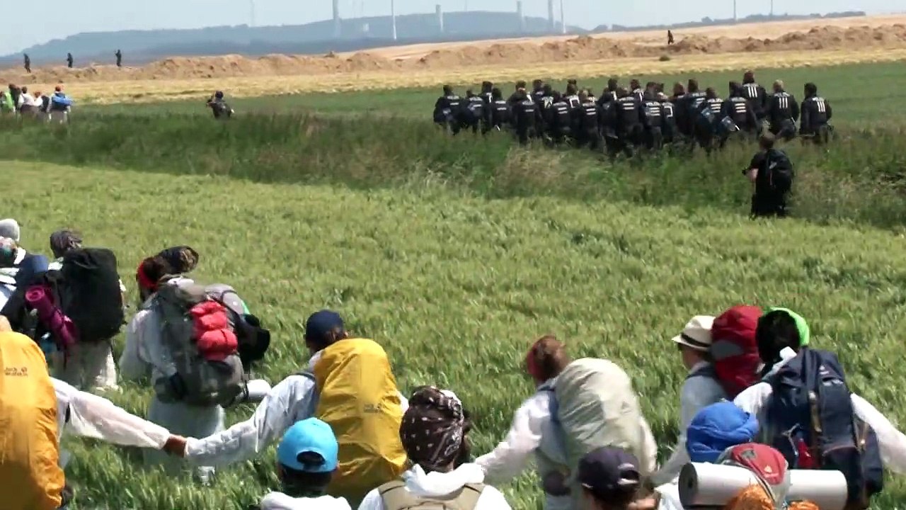 Massendemonstration im rheinischen Braunkohlerevier