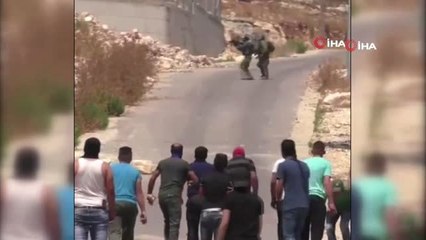 - Filistinli Gençler Tam Teçhizatlı İsrail Askerlerini Taşlayarak Kovaladı
