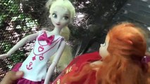Elsa and Anna toddlers go on holidays and pack their suitcases part 2 beach adventure