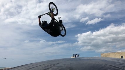 Les jeunes bondissent au King ride festival